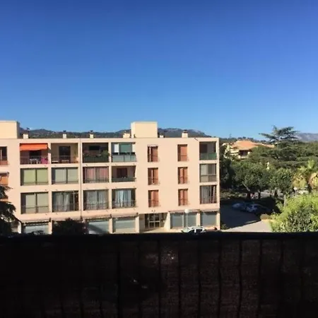 Tres Agreable Avec Balcon Et Wi-fi *