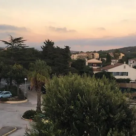 Tres Agreable Avec Balcon Et Wi-fi 아파트 사나리쉬르메르